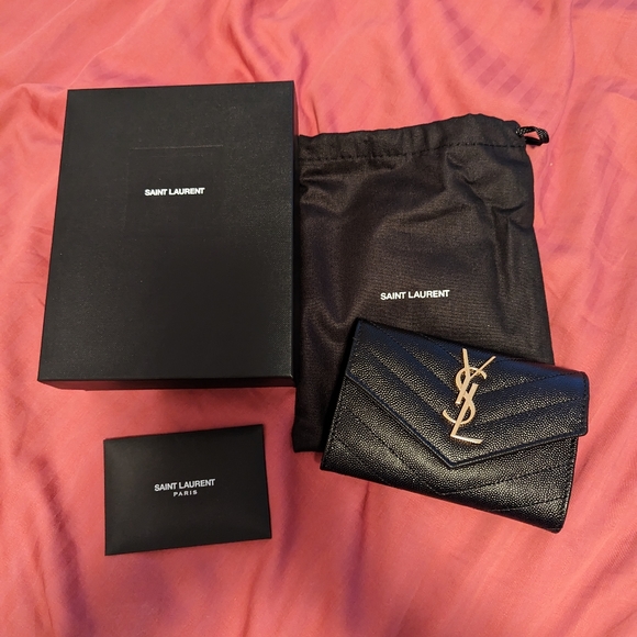 Saint Laurent Ysl CASSANDRE MATELASSÉ SMALL ENVELOPE WALLET - Picture 1 of 7